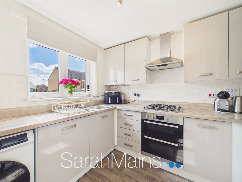 Property photo 3 of 12 Kitchen