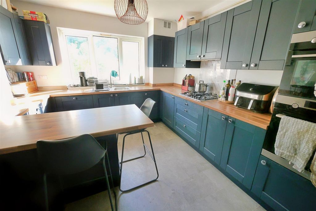 Property photo 2 of 14 Kitchen