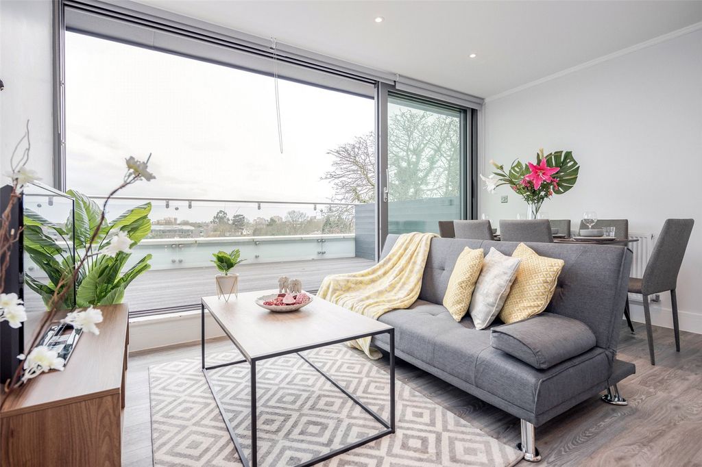 Property photo 1 of 12 Photo 5