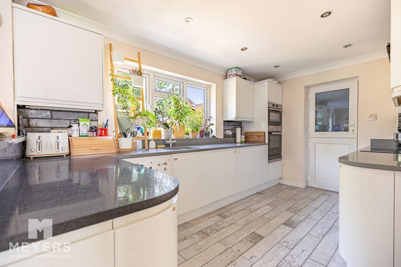 Property photo 2 of 18 Kitchen