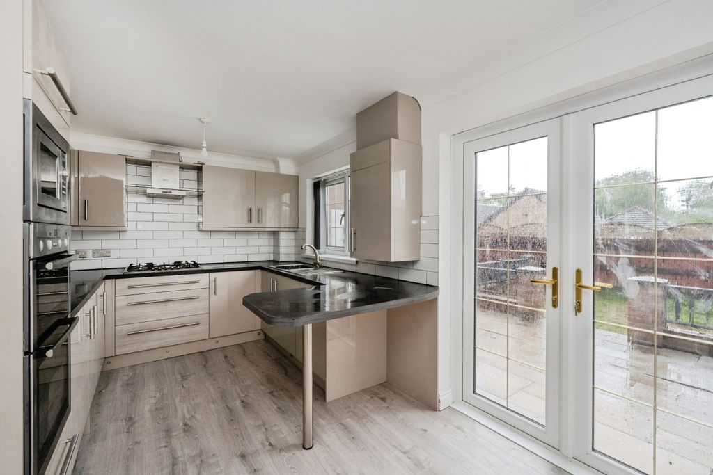 Property photo 3 of 15 Kitchen