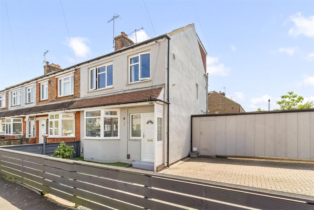 Property photo 1 of 26 7 Chancton View Road-029.Jpg