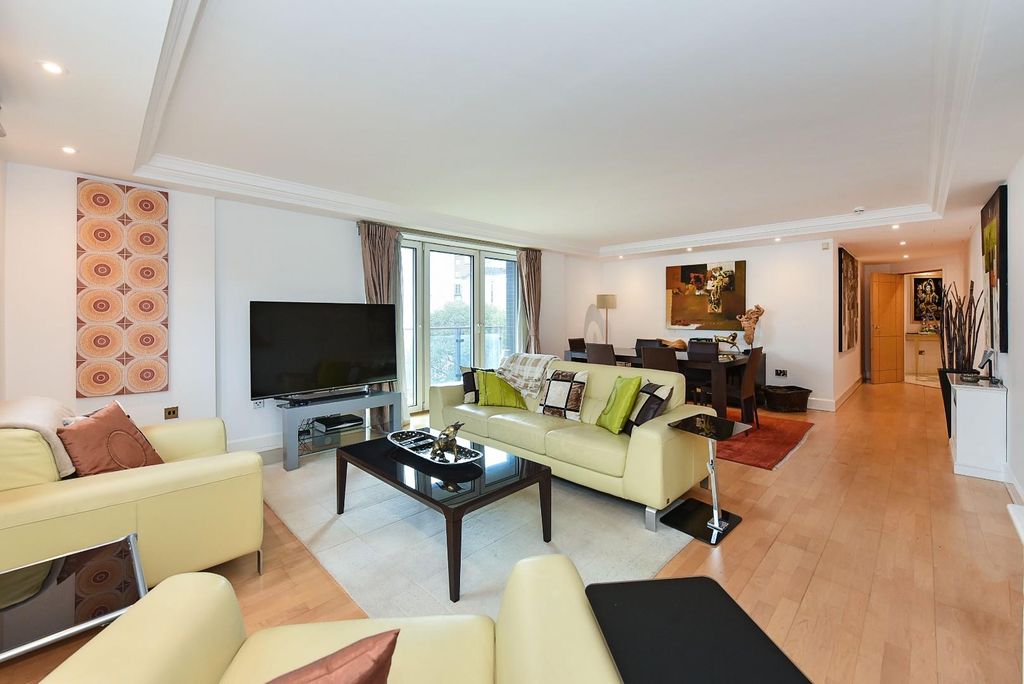 Property photo 2 of 19 Flat 12, Regents Park House (11).Jpg