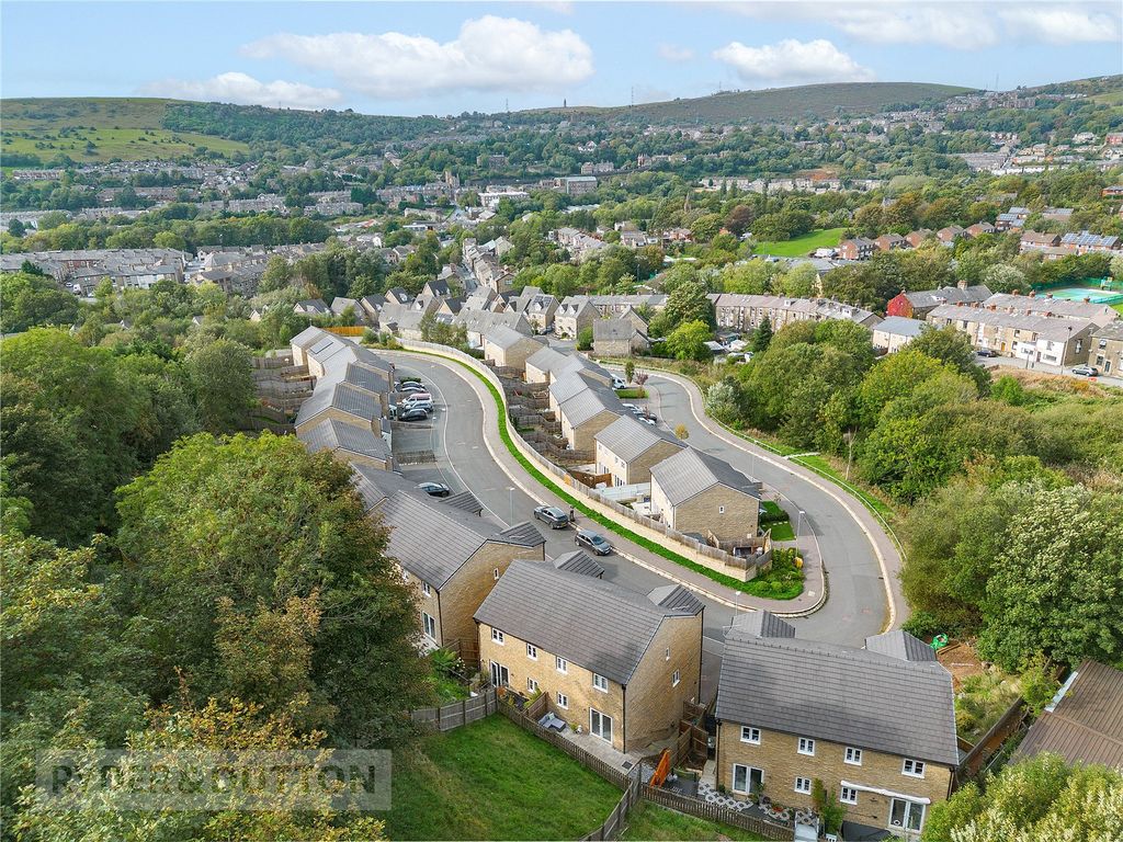 Property photo 2 of 22 Eanshaw Clough