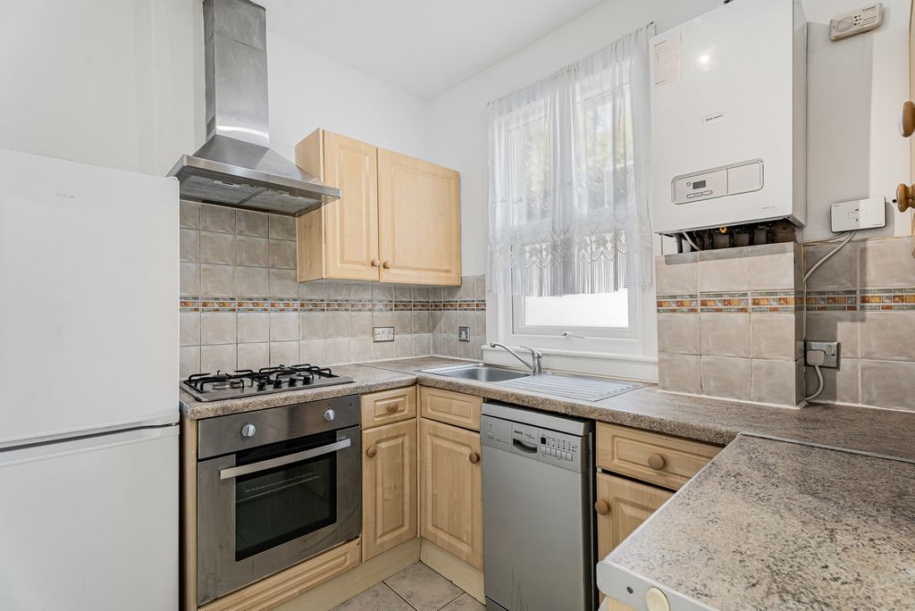 Property photo 3 of 19 Kitchen