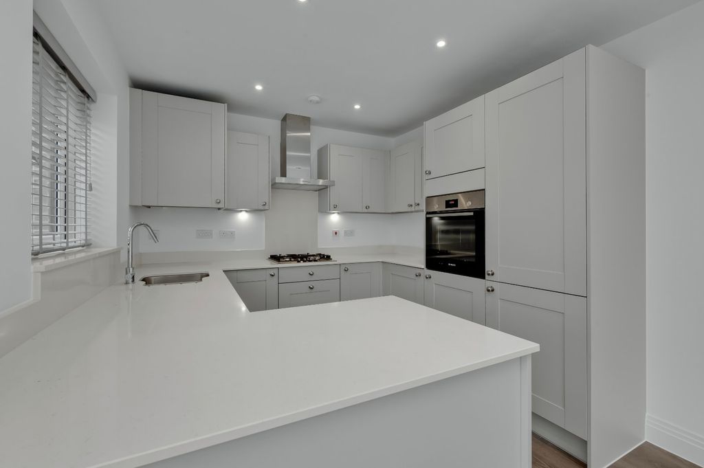 Property photo 2 of 14 Kitchen