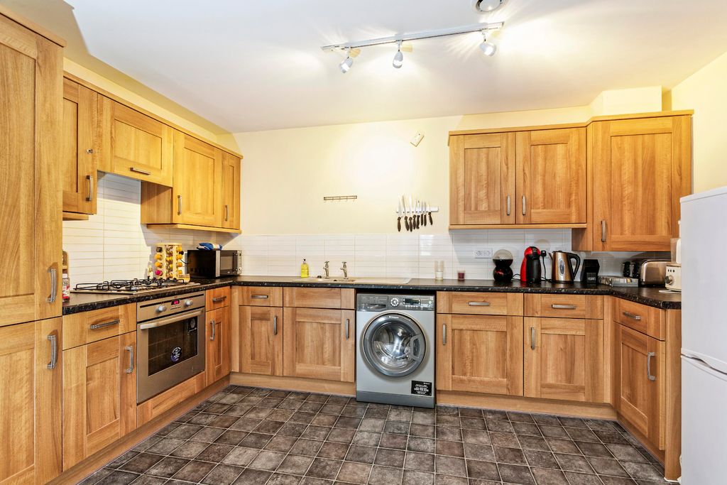 Property photo 3 of 8 Kitchen