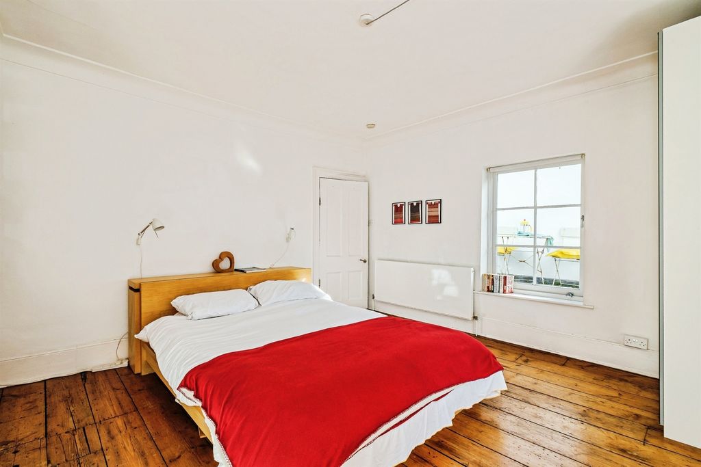 Property photo 3 of 24