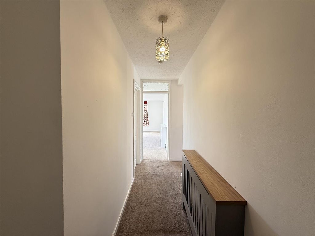 Property photo 2 of 16 Hallway