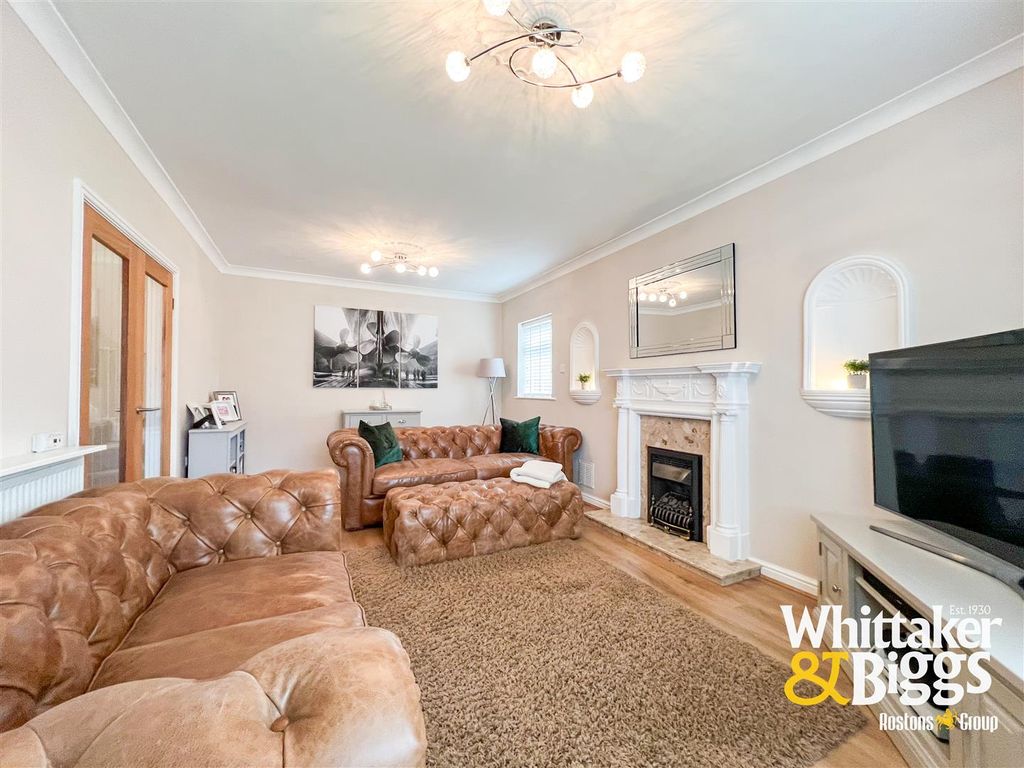 Property photo 2 of 36 Sitting Room