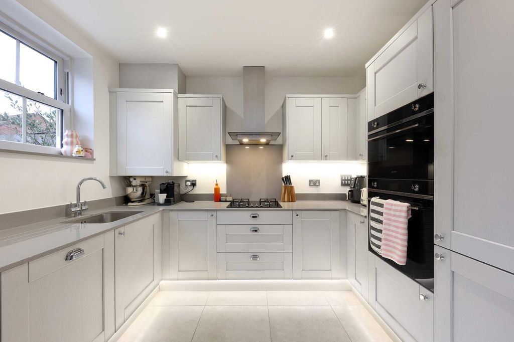 Property photo 3 of 16 Picture No. 10