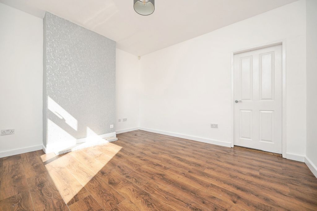 Property photo 2 of 21 Pbox-Img.Jpg