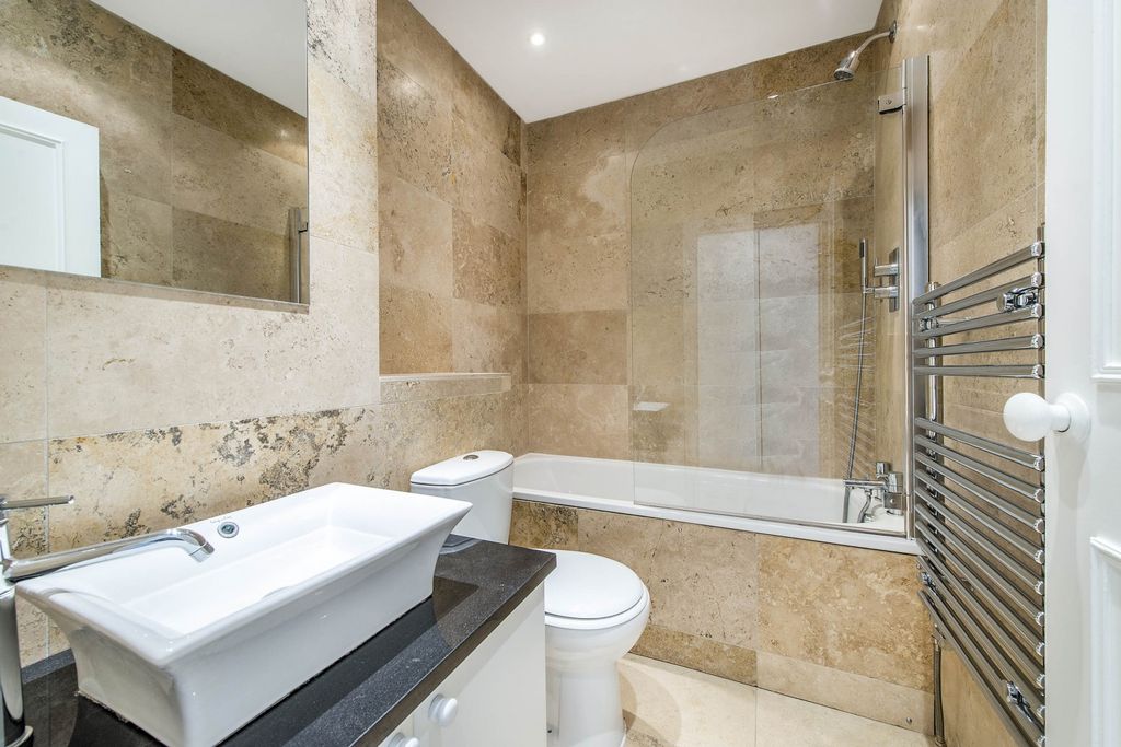 Property photo 3 of 10 Bathroom