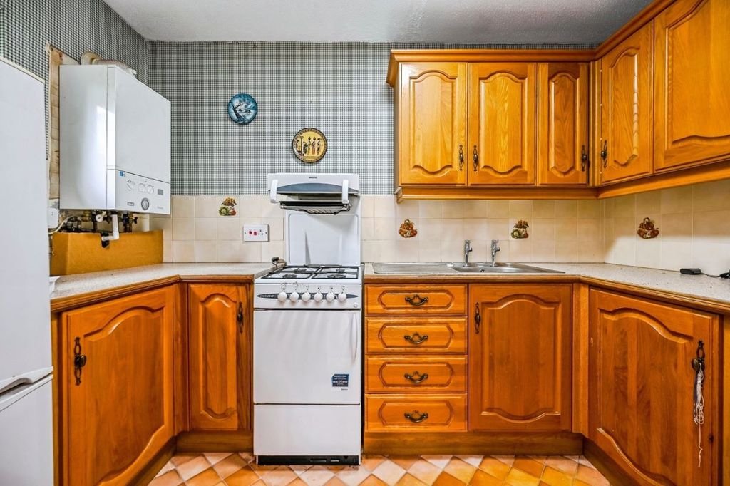 Property photo 3 of 6