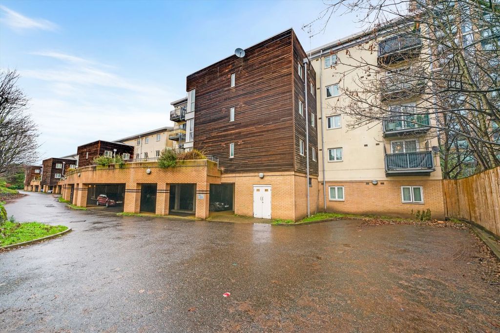 Property photo 1 of 5