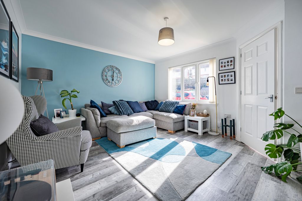 Property photo 2 of 33