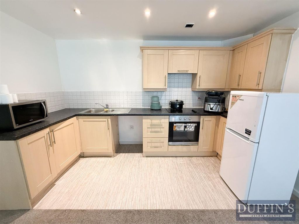 Property photo 3 of 7 Kitchen