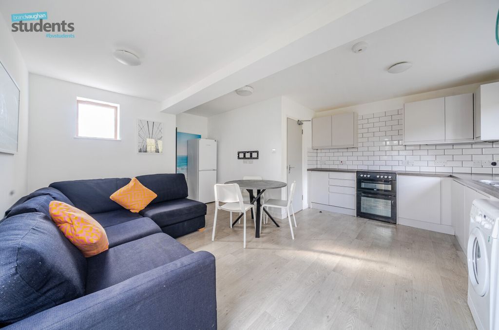 Property photo 2 of 12 6945d302-8B88-413...