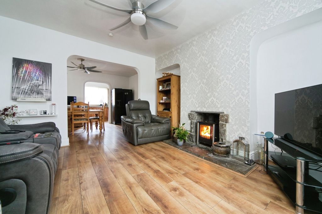 Property photo 2 of 16 Photo