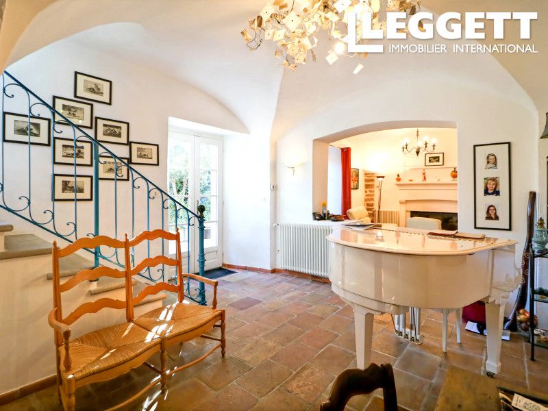 Property photo 2 of 10