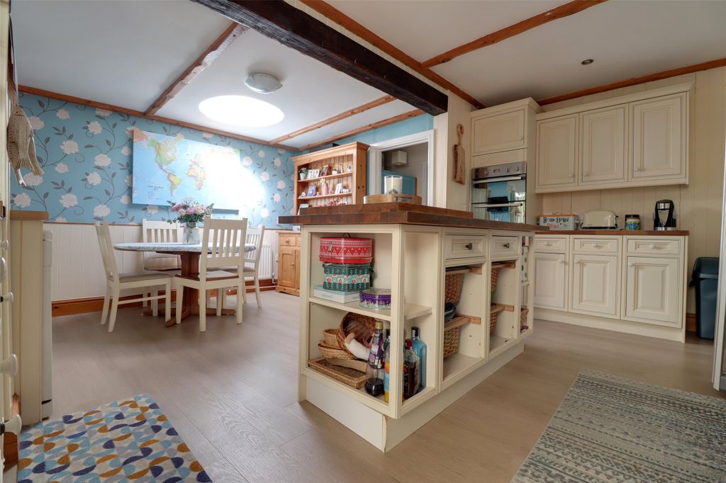 Property photo 2 of 19 Picture No. 28