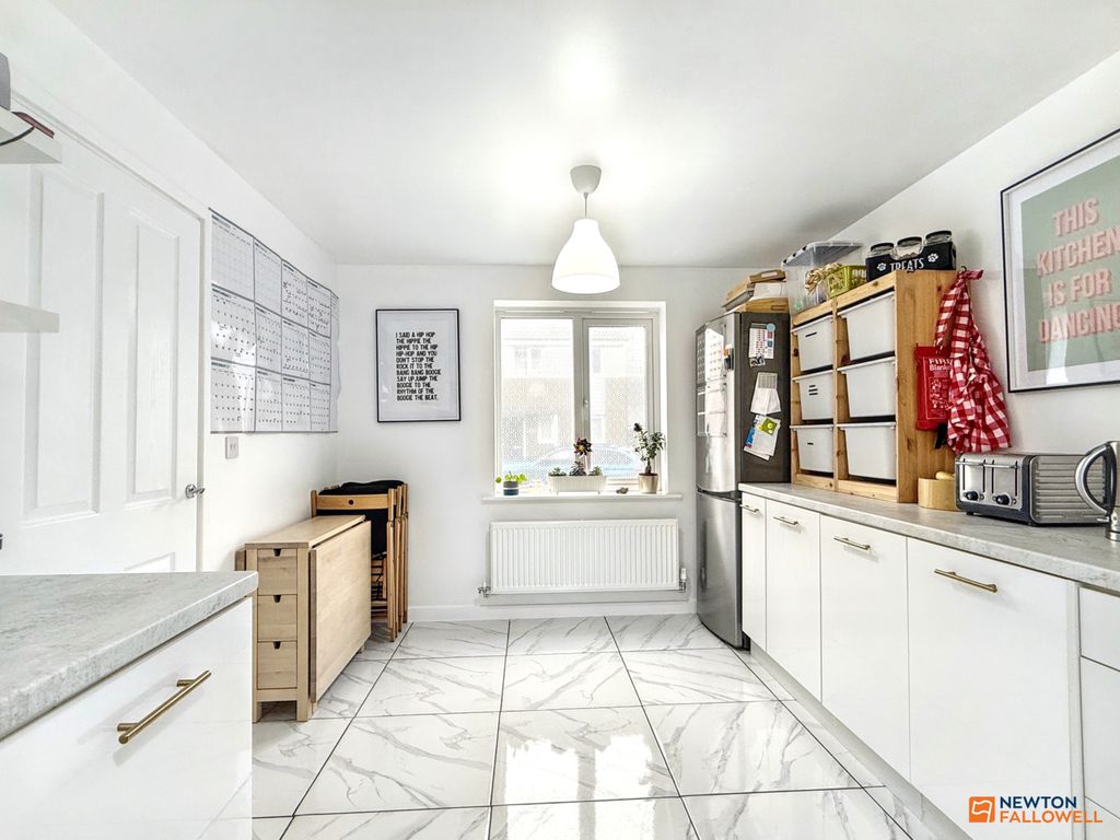 Property photo 3 of 32