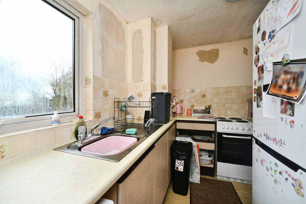 Additional image 6 of 2 bed flat for saleBalcombe Road, Peacehaven BN10