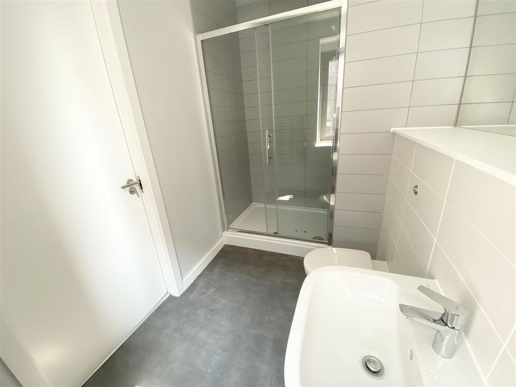 Property photo 2 of 8 Shower