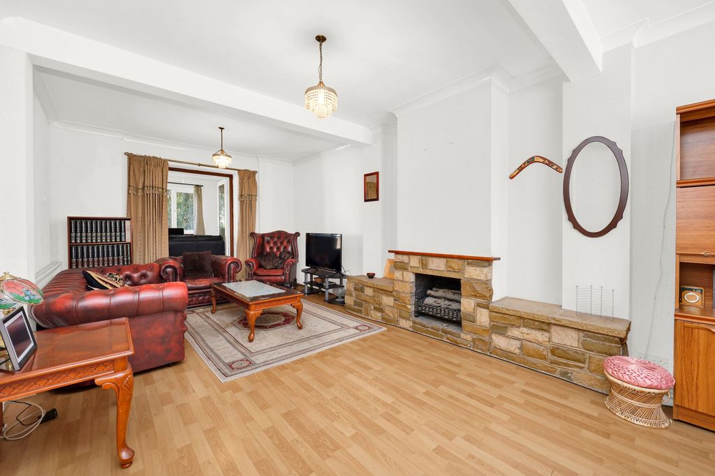 Property photo 3 of 42