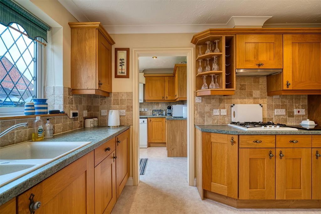 Property photo 2 of 8 Kitchen