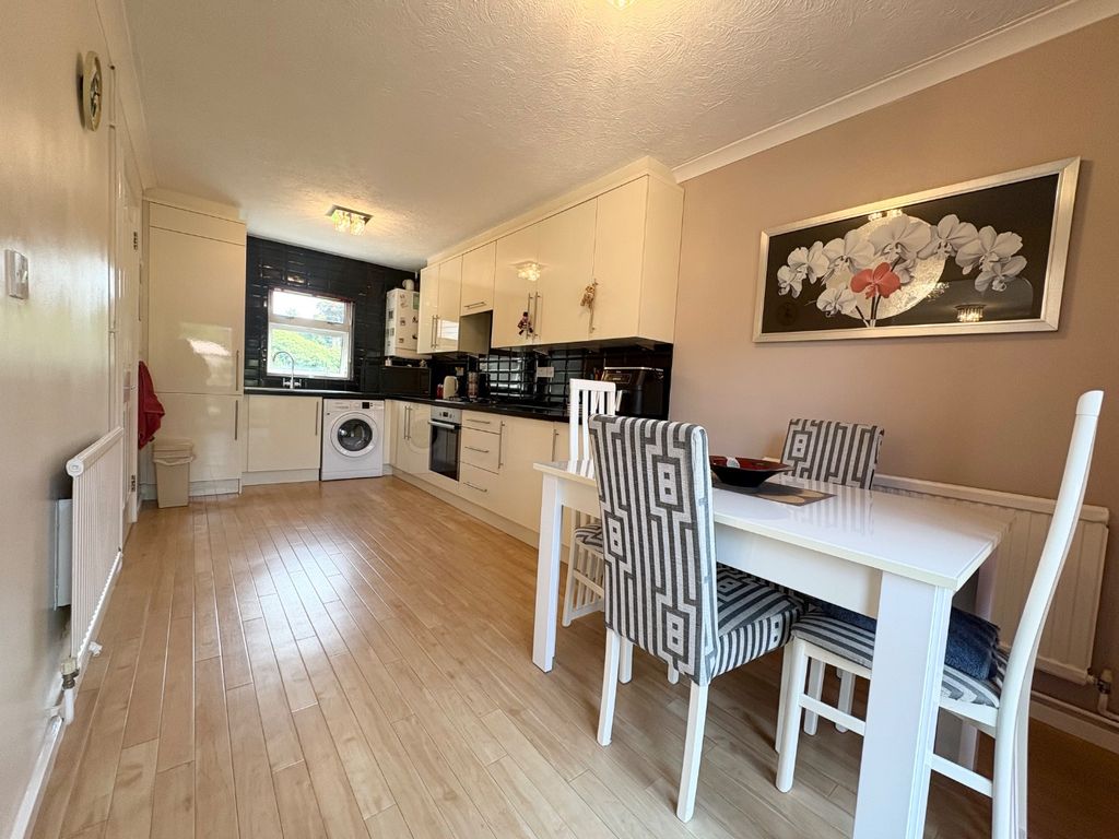 Property photo 3 of 16 4457184