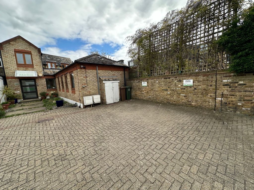 Property photo 3 of 12