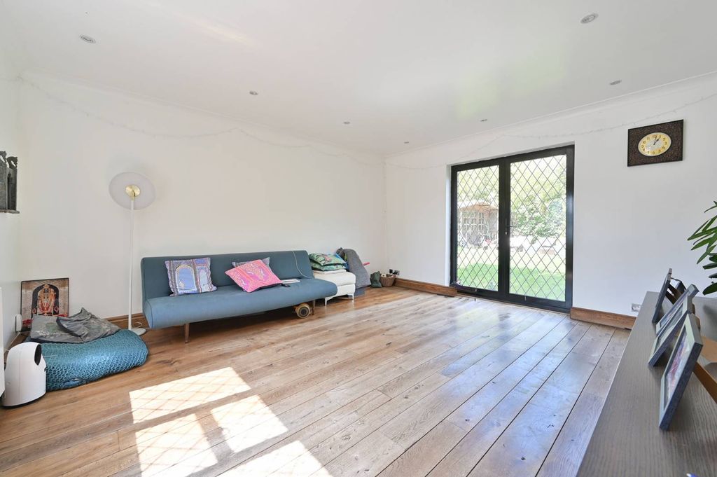 Property photo 3 of 23