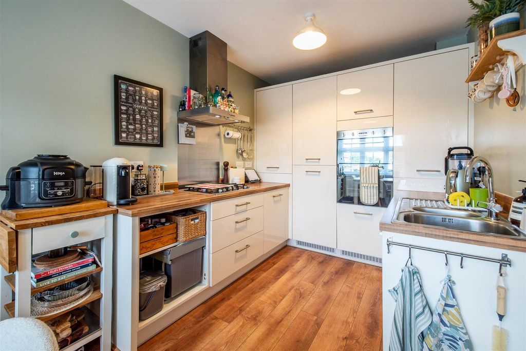 Property photo 3 of 22 Kitchen/Diner