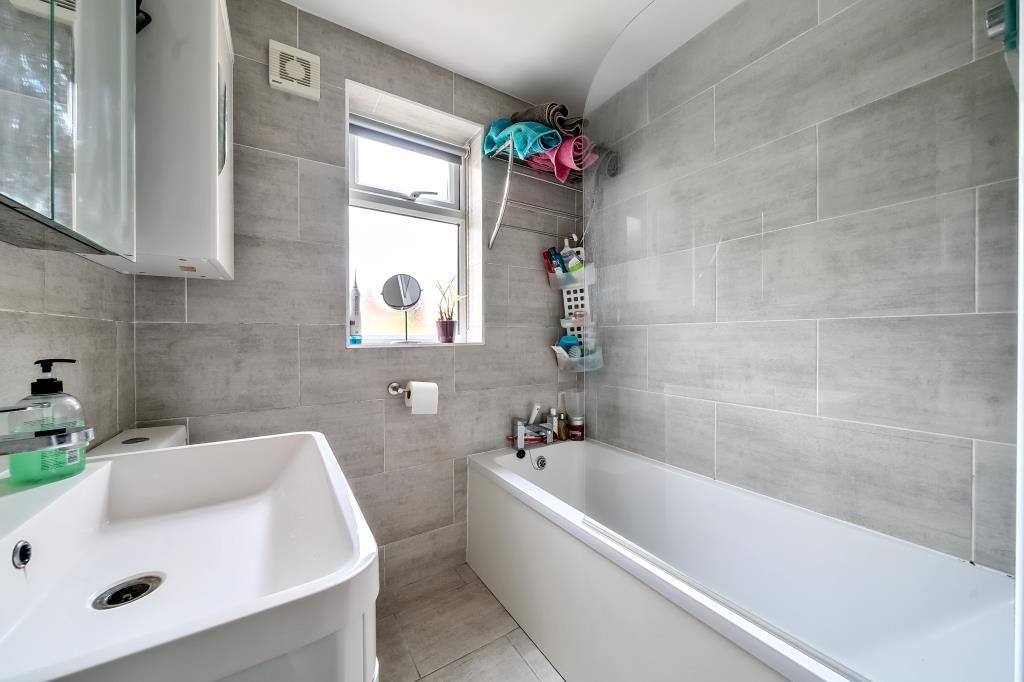 Property photo 2 of 12 Bathroom