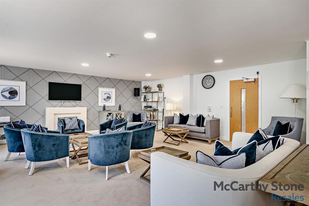 Property photo 3 of 26 8654116-Interior02-800.Jpg