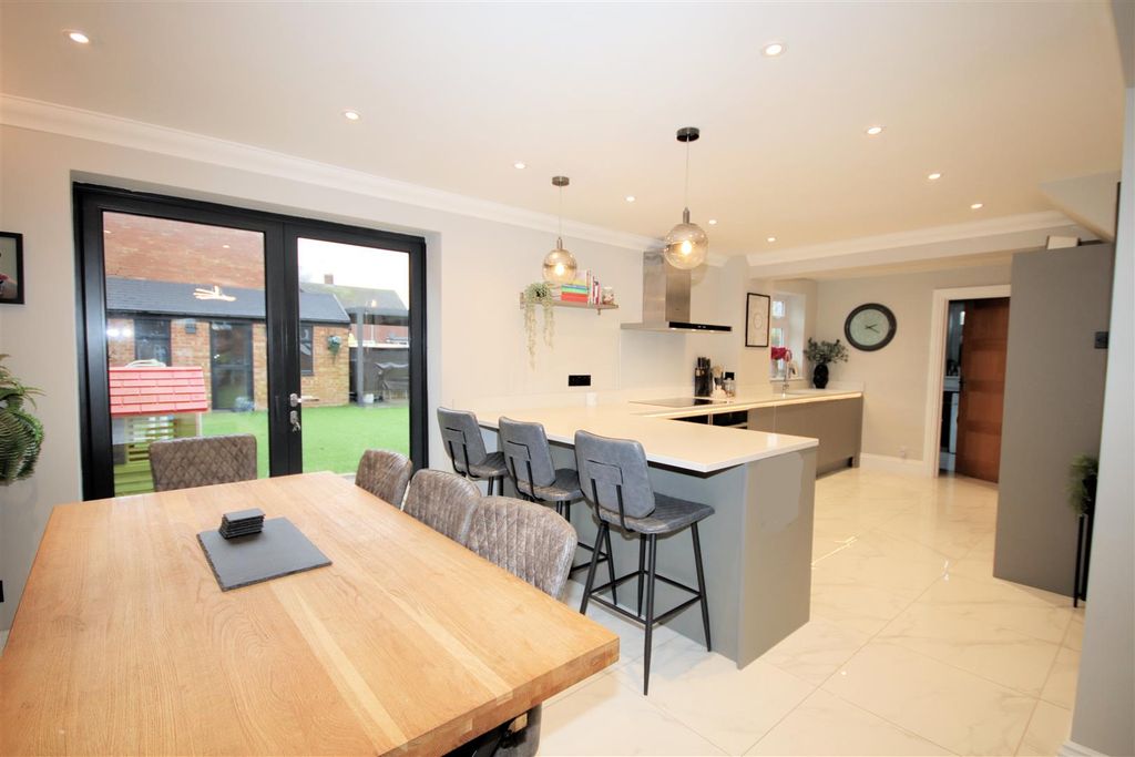 Property photo 2 of 32 Kitchen/Dining Room