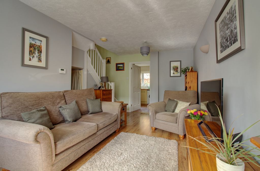 Property photo 3 of 10 Living Room - Reeve Drive - Matt Clinton Ewemove K