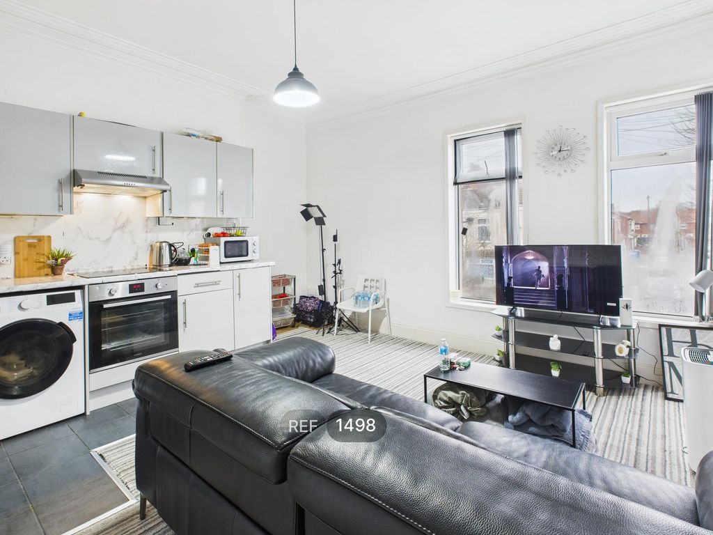 Property photo 2 of 19 Kitchen / Living Area