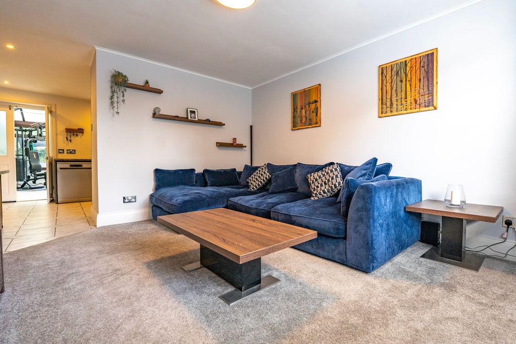 Property photo 2 of 19