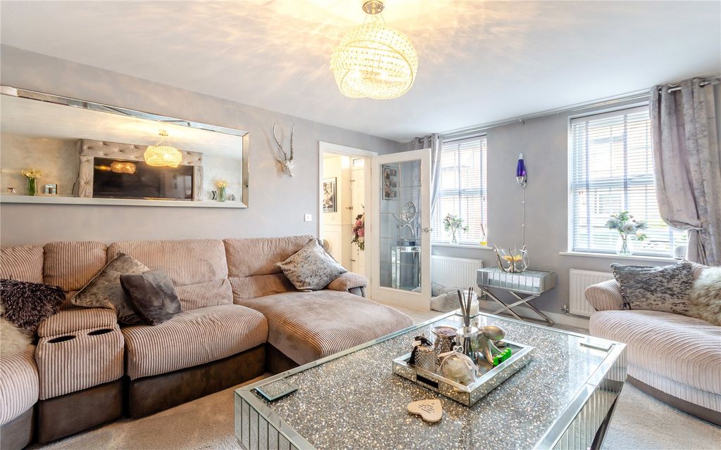 Property photo 3 of 24 Sitting Room