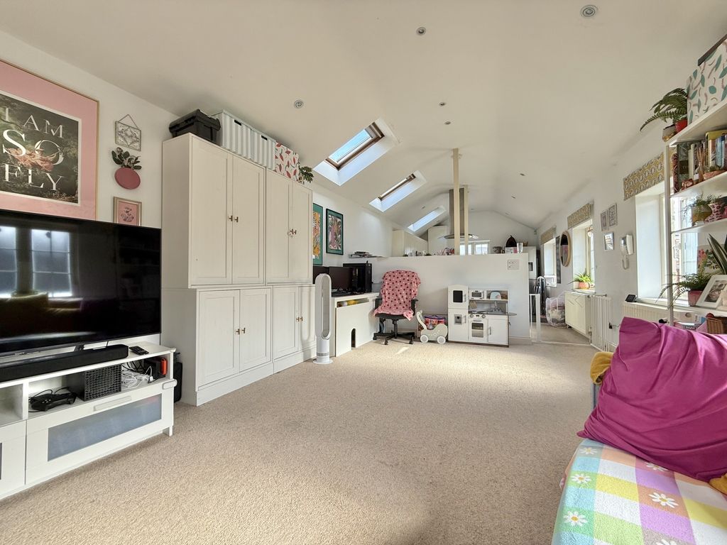 Property photo 3 of 11 Photo 4