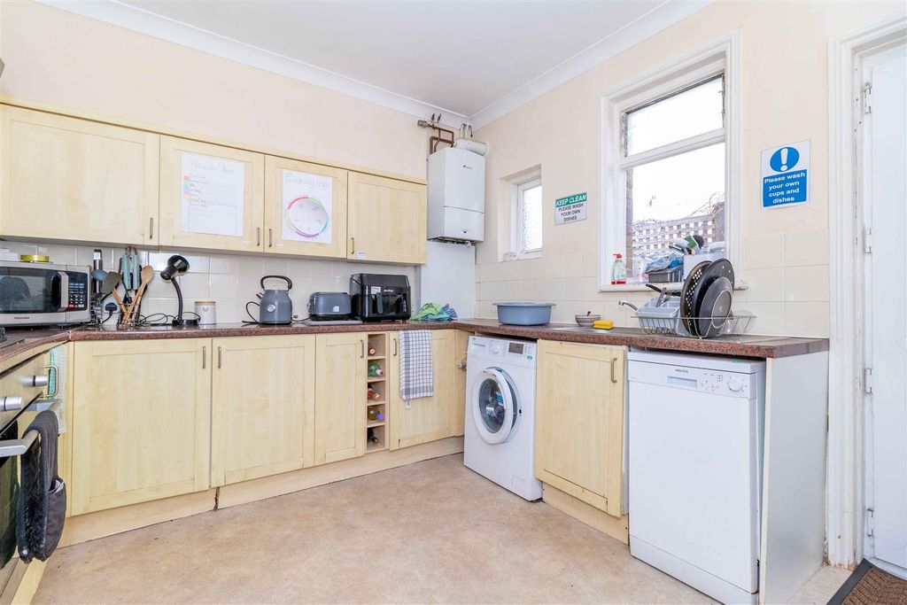 Property photo 3 of 13 Westcourt-12.Jpg