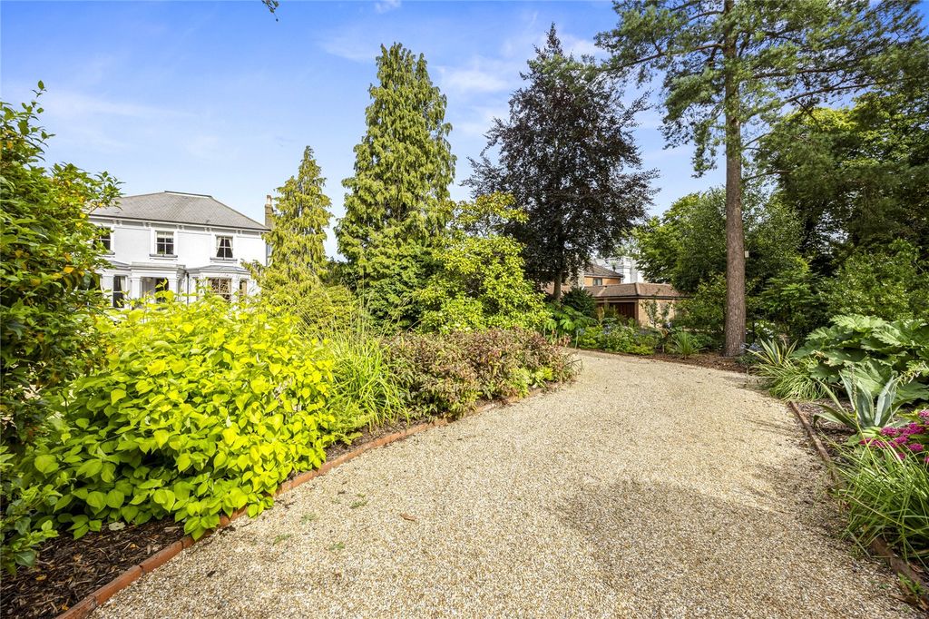 Property photo 1 of 24 Sweeping Driveway