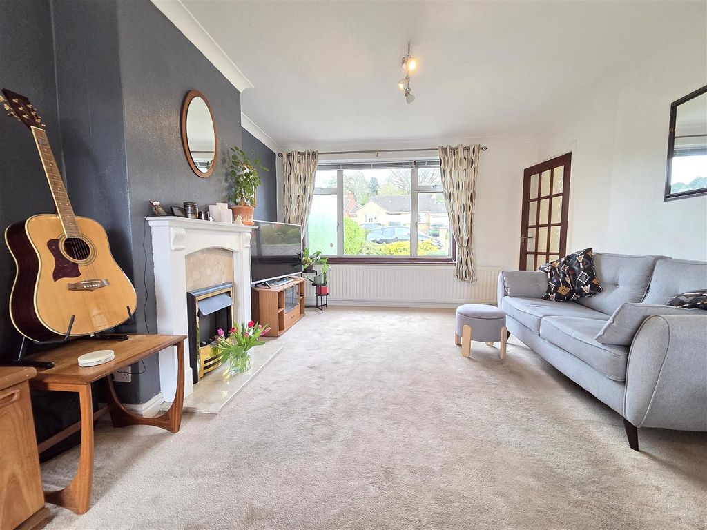 Property photo 3 of 15 Lounge Area