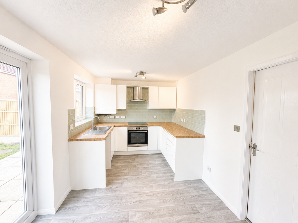 Property photo 1 of 10 Kitchen