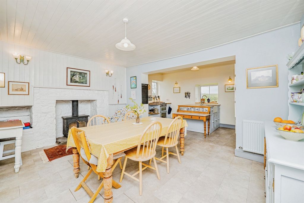 Property photo 3 of 33