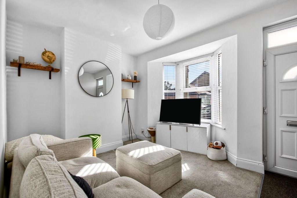 Property photo 3 of 18 35Regentstreet-3.Jpg