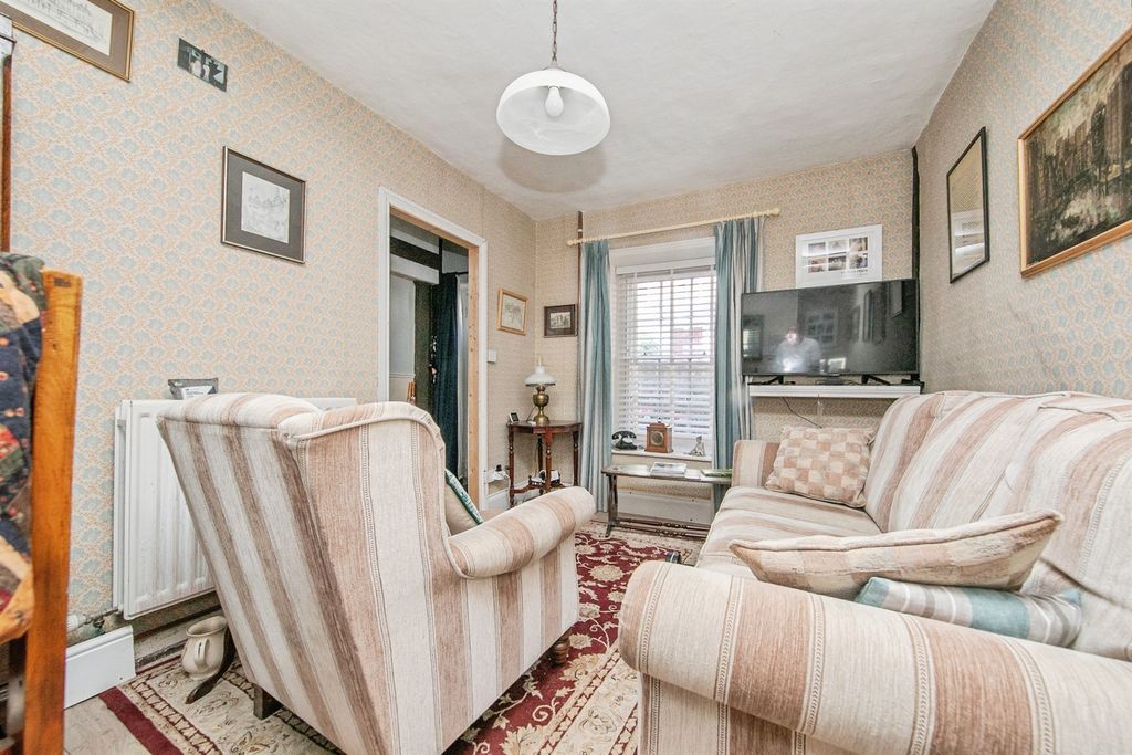 Property photo 2 of 17