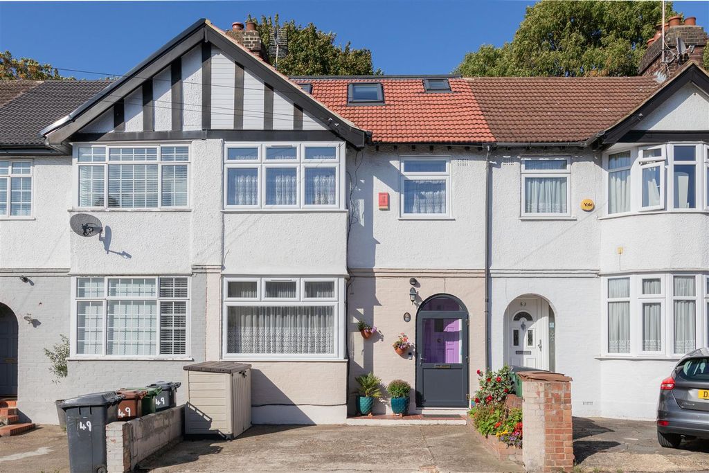 Property photo 1 of 32 Alpha Road, E4